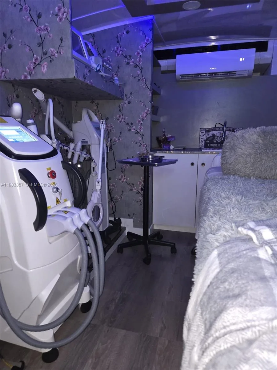 MOVIL SPA SW FOR SALE, Miami, FL 33145