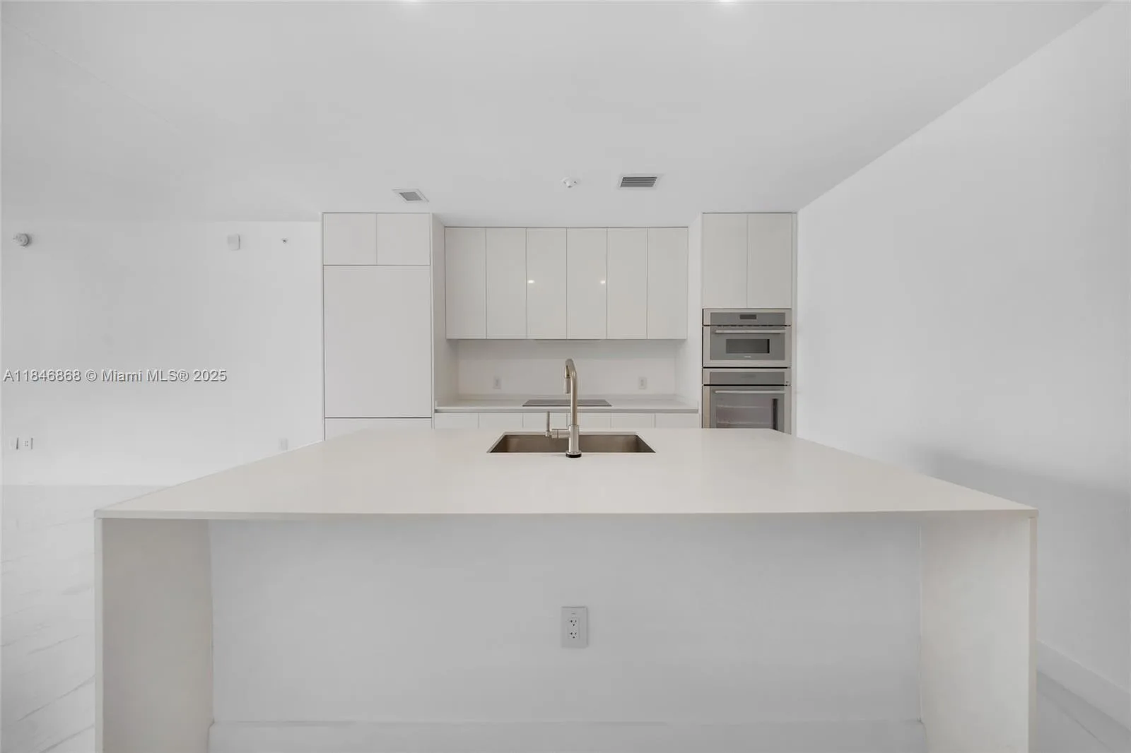 700 NE 24th St # 1505, Miami, FL 33137 photo 4