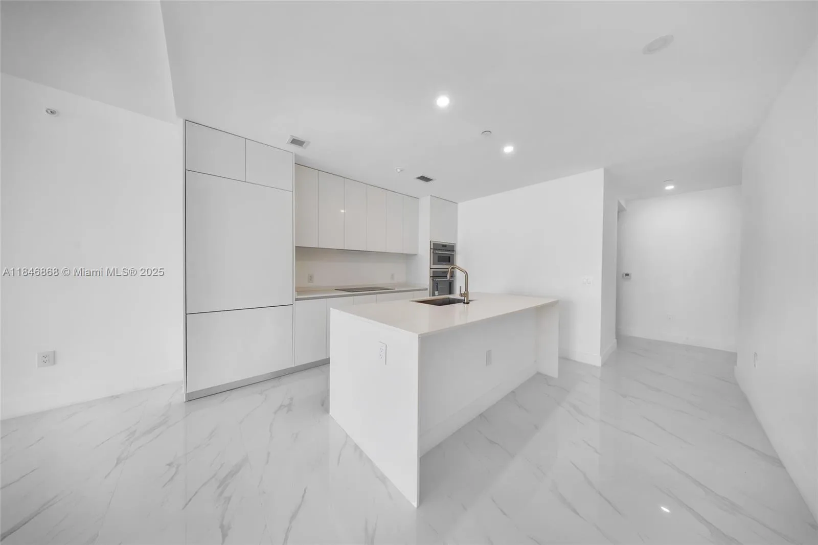 700 NE 24th St # 1505, Miami, FL 33137 photo 5