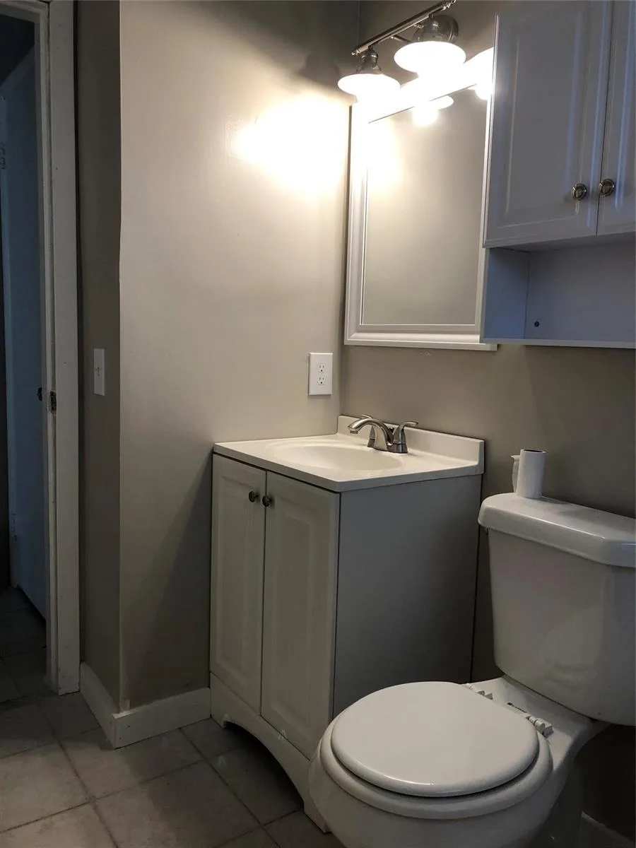 4250 NW 21st Avenue, Oakland Park, FL 33309 photo 11