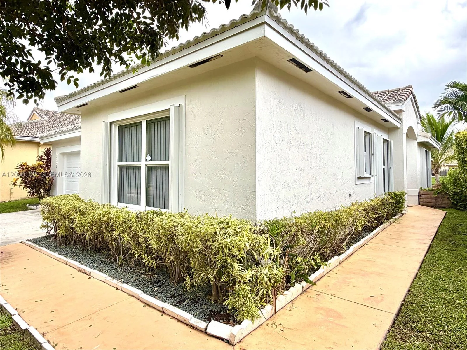 7557 SW 164th Ct, Miami, FL 33193 photo 2