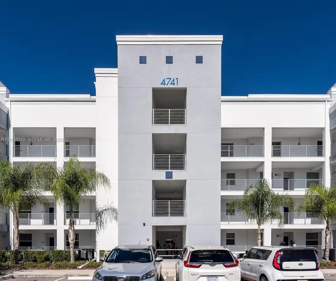 4741 Clock Tower DR # 206, Kissimmee, FL 34746
