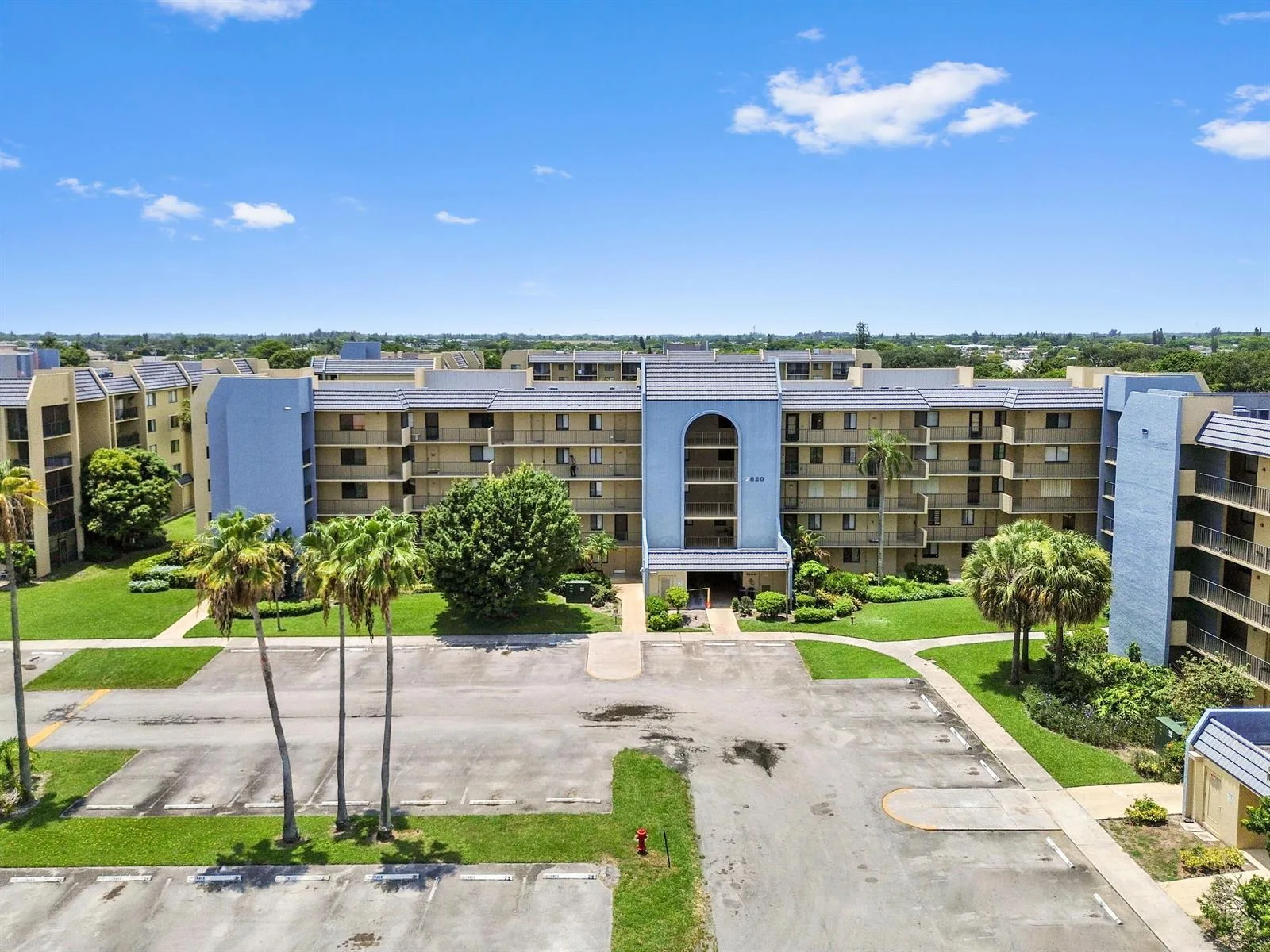2820 Tennis Club Drive # 401, West Palm Beach, FL 33417
