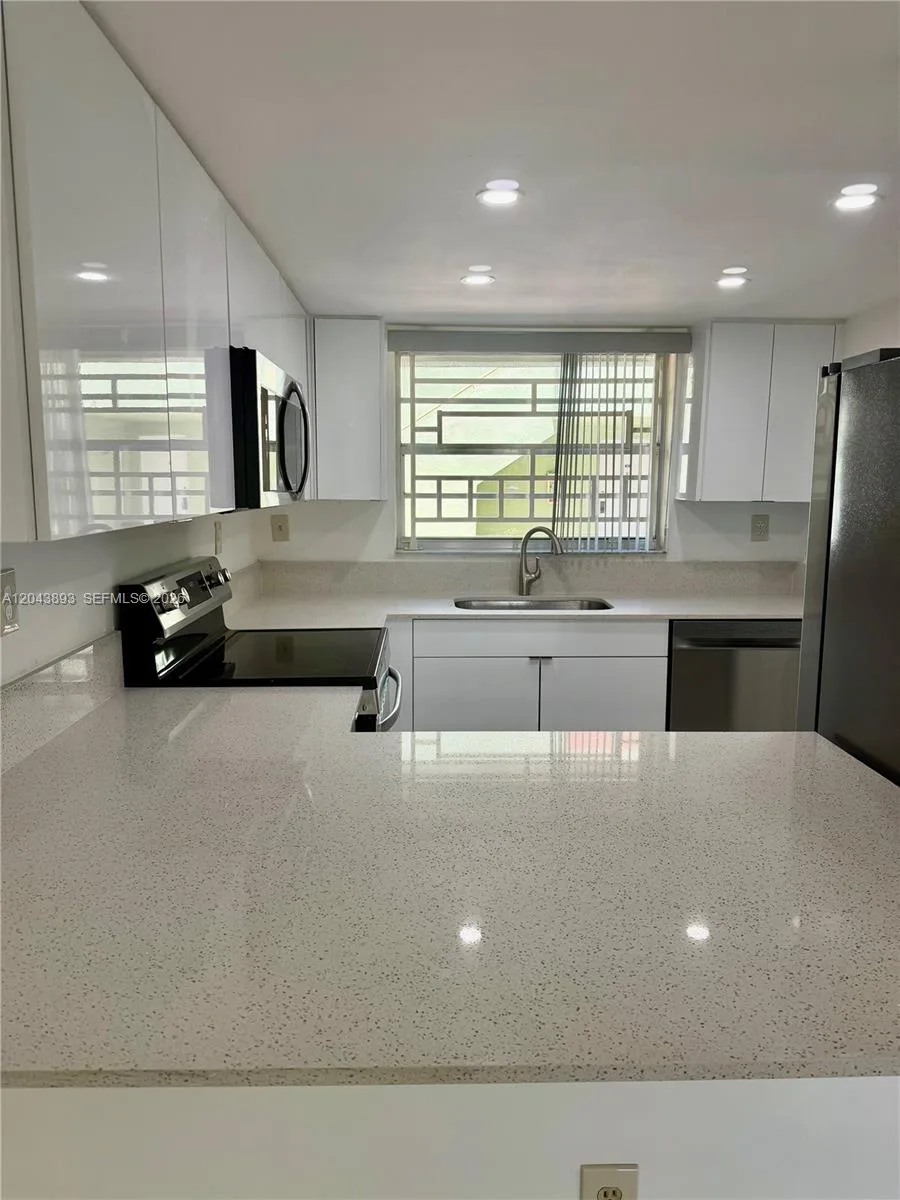 11123 NW 7th St # 103-4, Miami, FL 33172 photo 2