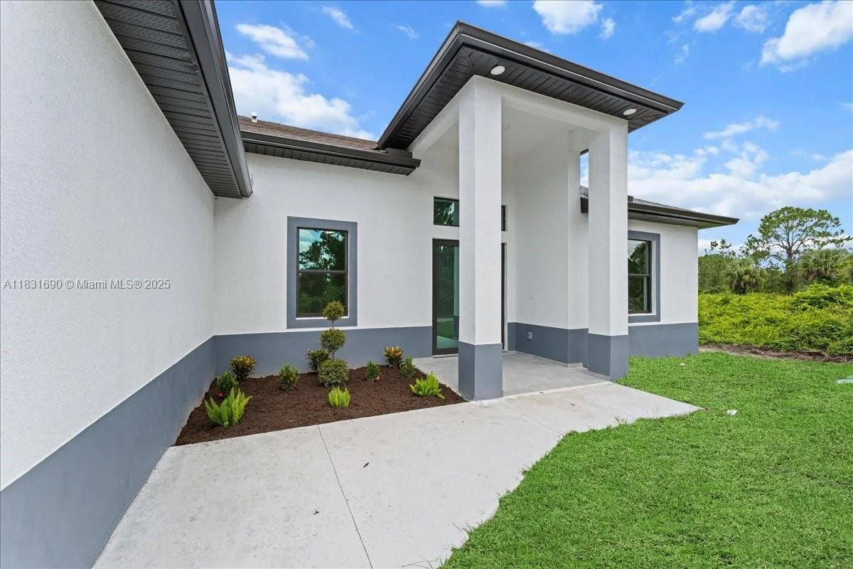 624 Beach Ave S, Lehigh Acres, FL 33974 photo 2