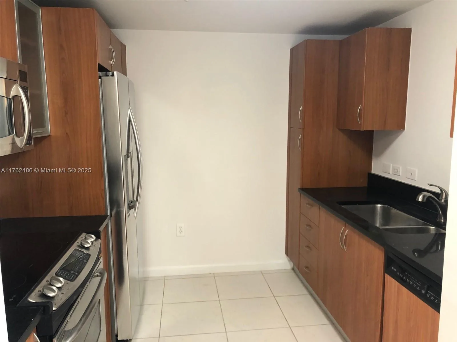 2775 NE 187th St # 527, Aventura, FL 33180 photo 2
