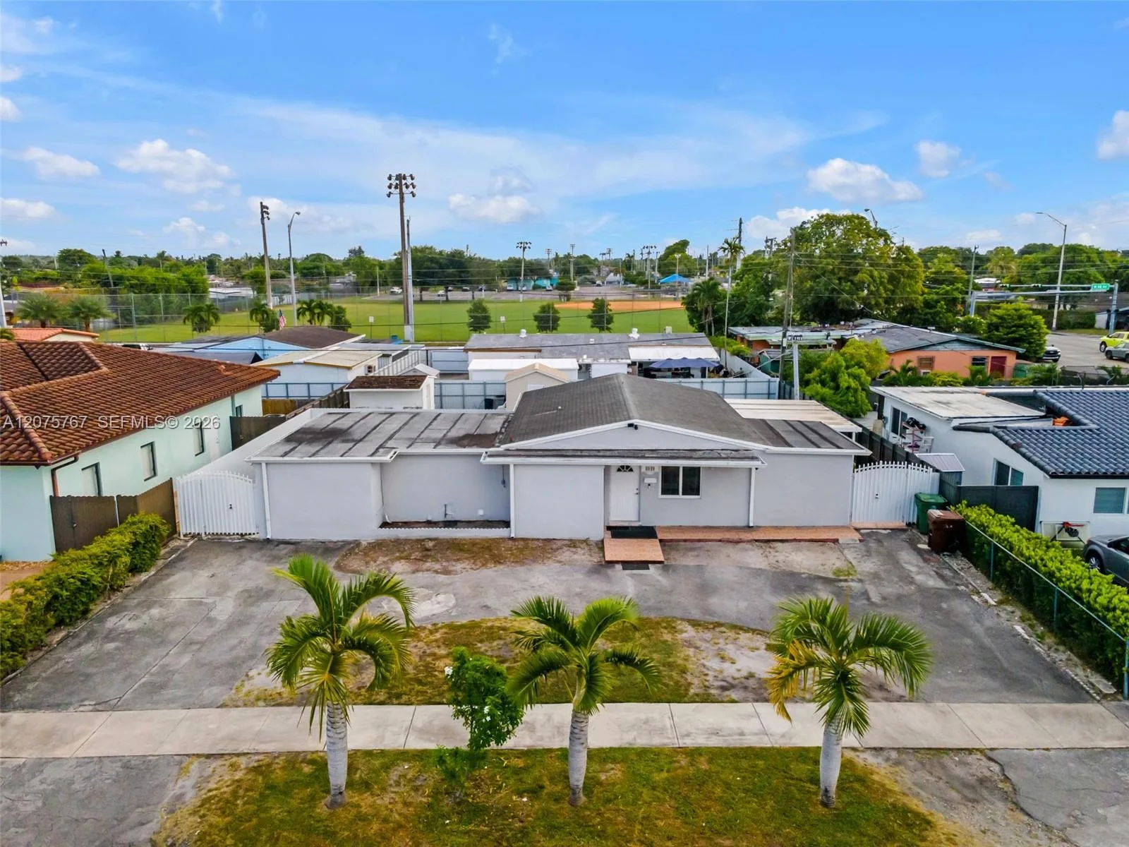 6049 W 14th Ct, Hialeah, FL 33012 — zdjęcie 2