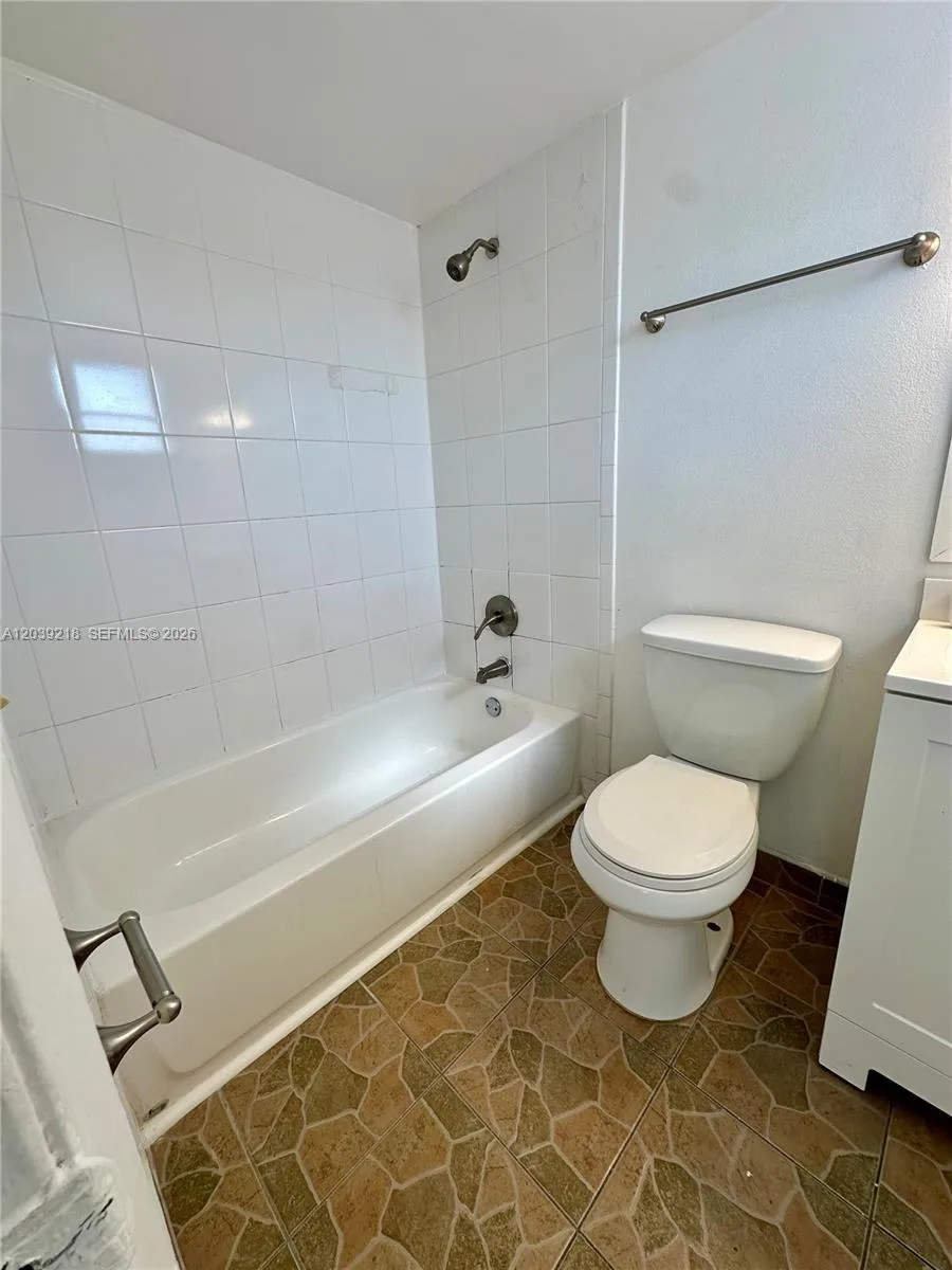 101 NE 41st St # G117, Oakland Park, FL 33334 photo 6