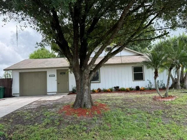 2008 SW Hampshire Lane, Port St. Lucie, FL 34953 photo 2