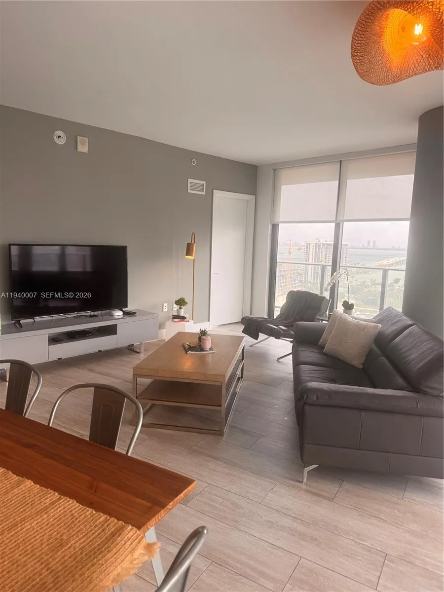 121 NE 34th St # 1904, Miami, FL 33137 photo 4
