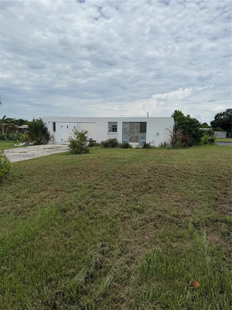 1053 Lantern Ln Okeechobee, Other City - In The State Of Florida, FL 34974