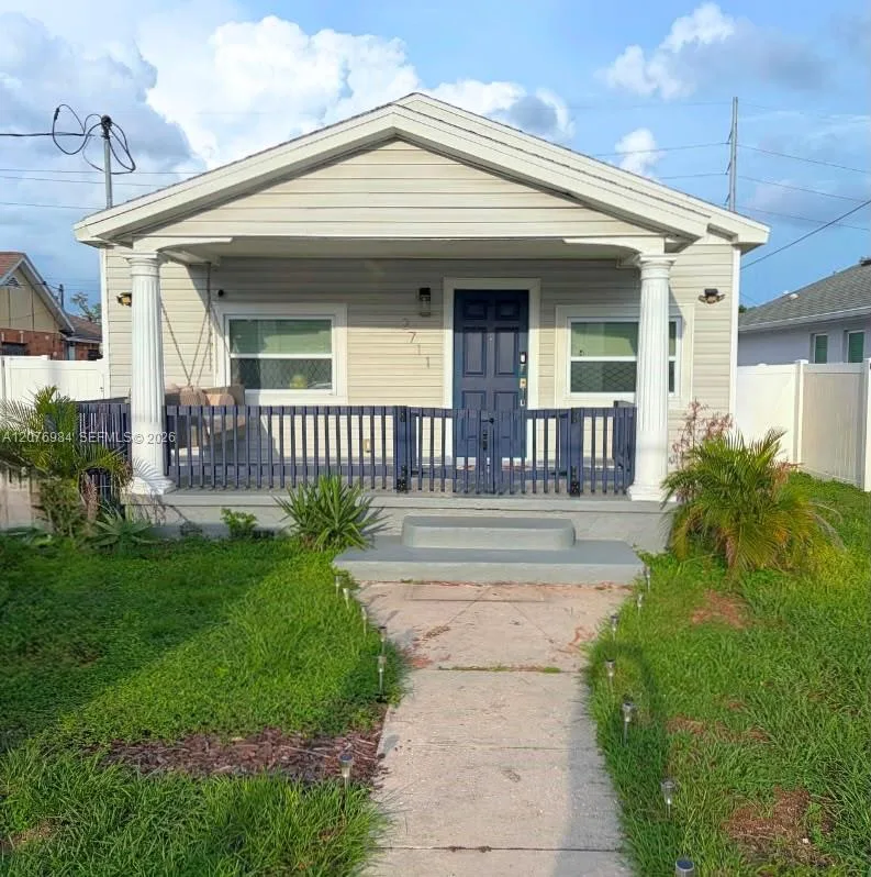 2711 N 33 Street, Tampa, FL 33605