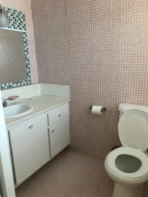 1530 NE 191st St # 240, Miami, FL 33179 photo 4