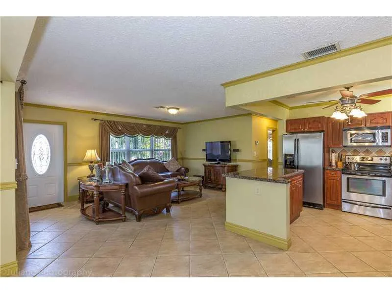 160 SE 12th Street, Pompano Beach, FL 33060 photo 4