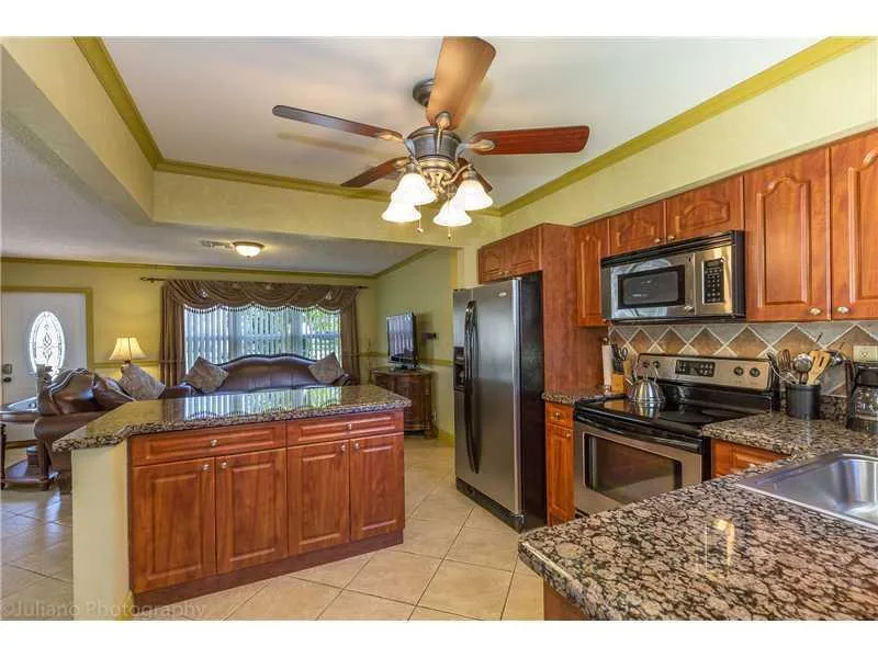 160 SE 12th Street, Pompano Beach, FL 33060 photo 9