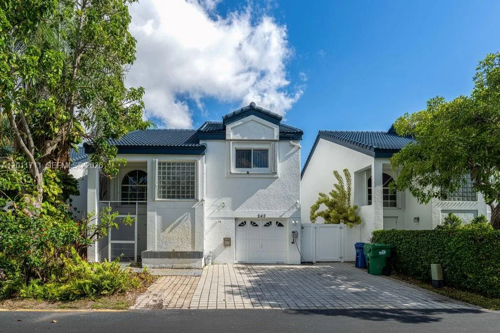 243 NE 212th Ter, Miami, FL 33179