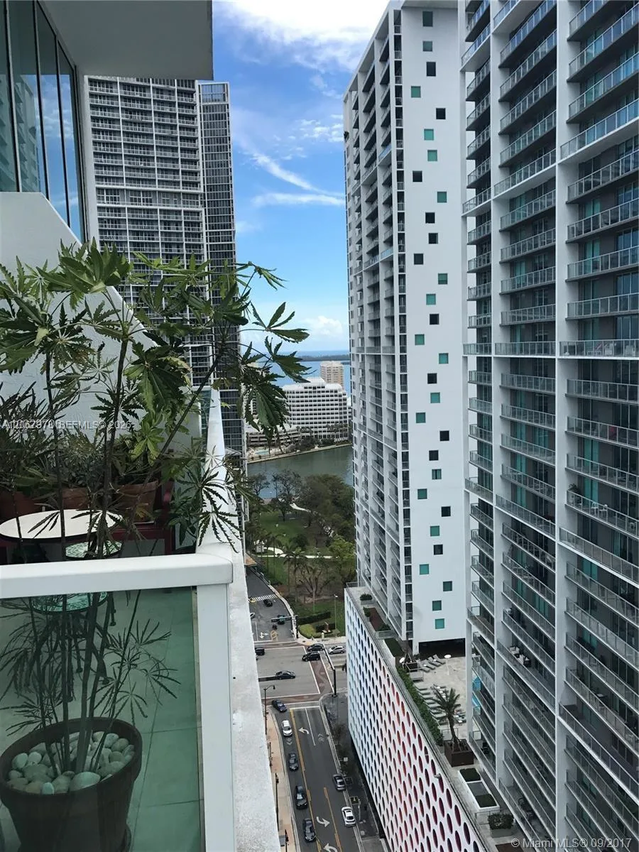 41 SE 5th St # 1606, Miami, FL 33131 photo 2