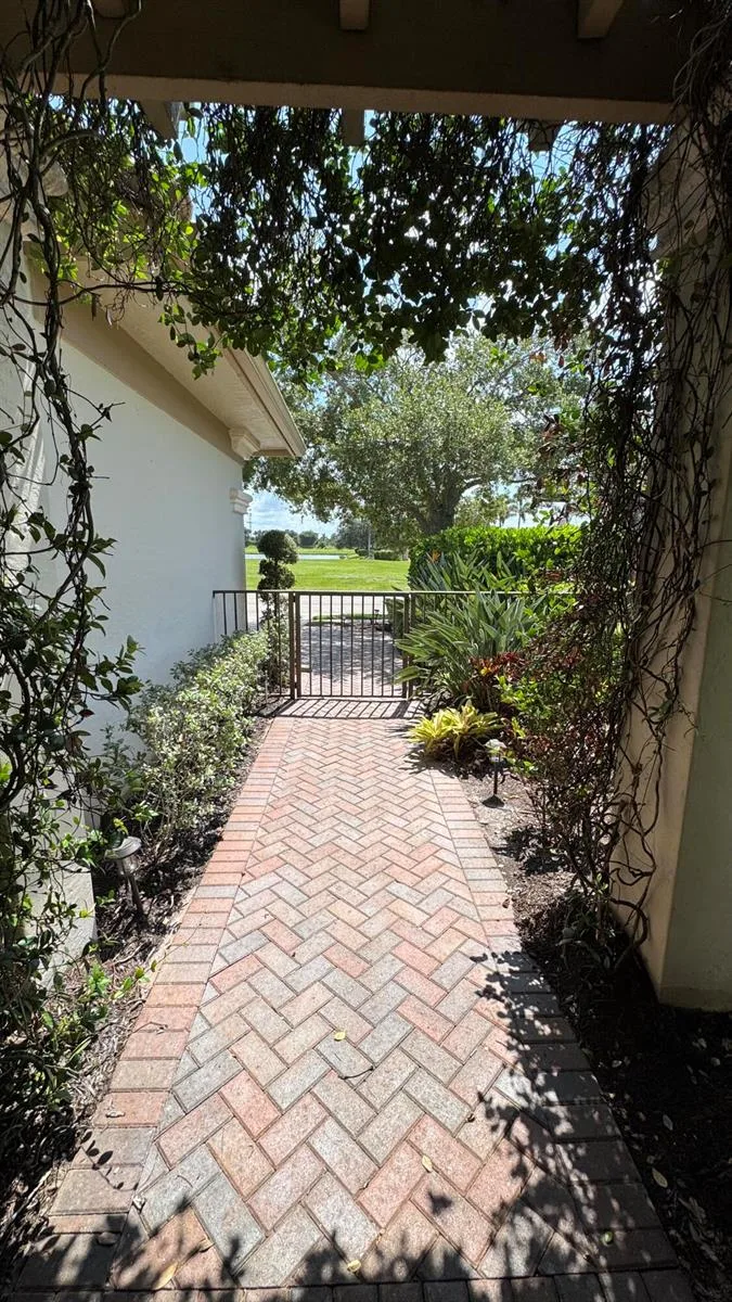 102 SE RIO PALERMO, Port St. Lucie, FL 34984 photo 4