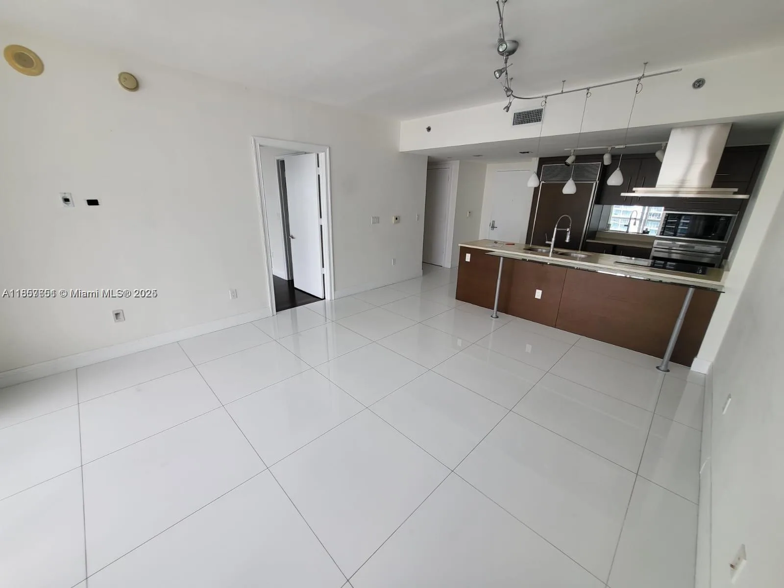 485 Brickell Ave # 4103, Miami, FL 33131 photo 2