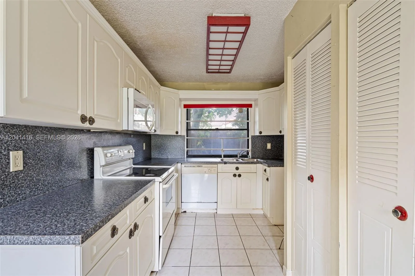 6233 NW 170th Ter, Miami, FL 33015 photo 4