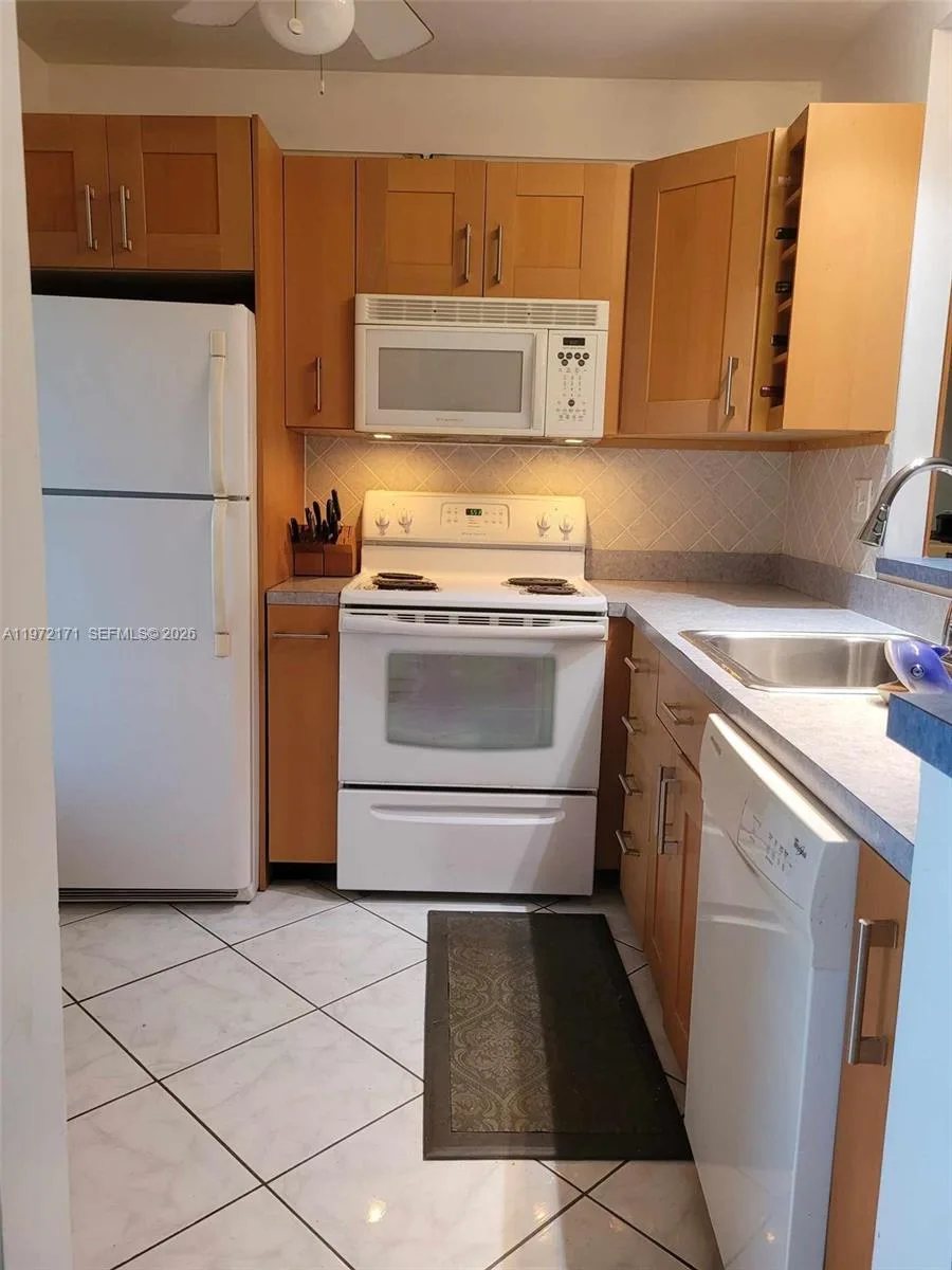 4801 NW 34th St # 602, Lauderdale Lakes, FL 33319 photo 10