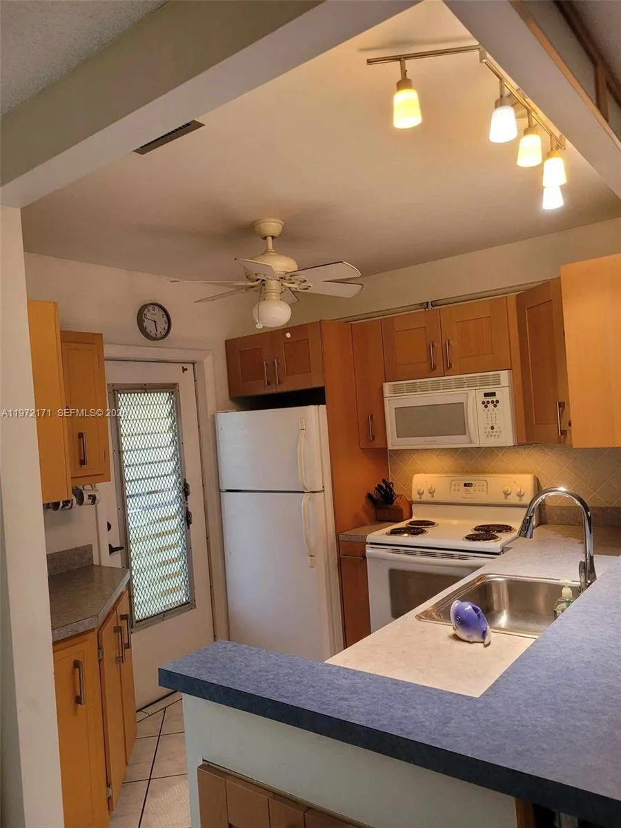 4801 NW 34th St # 602, Lauderdale Lakes, FL 33319 photo 11