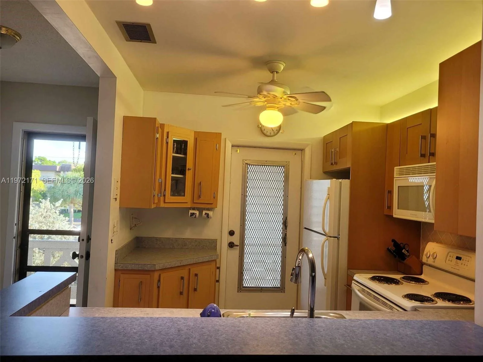 4801 NW 34th St # 602, Lauderdale Lakes, FL 33319 photo 6