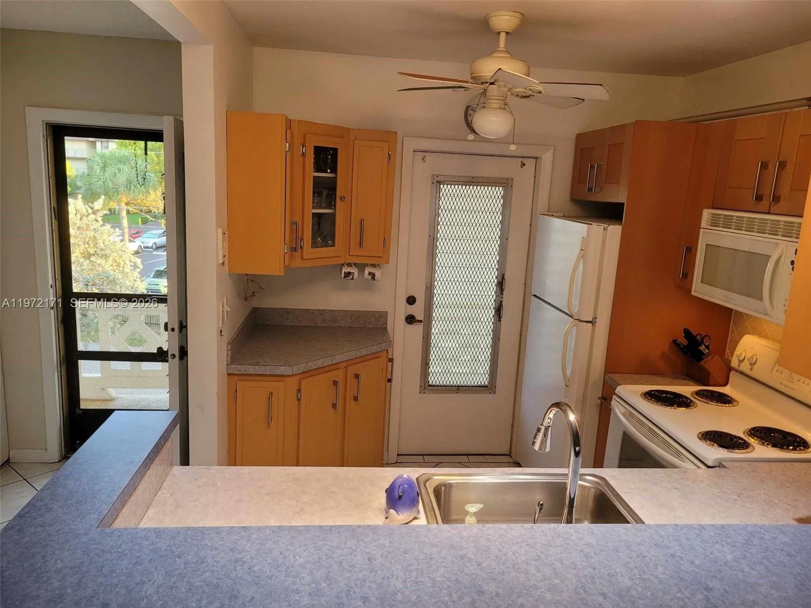 4801 NW 34th St # 602, Lauderdale Lakes, FL 33319 photo 9