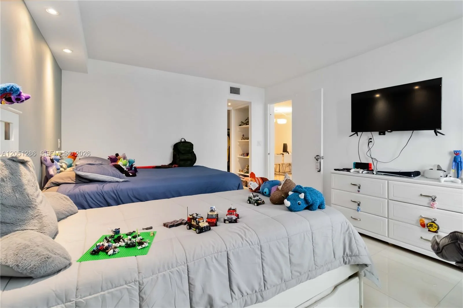 100 Bayview Dr # 2014, Sunny Isles Beach, FL 33160 photo 11