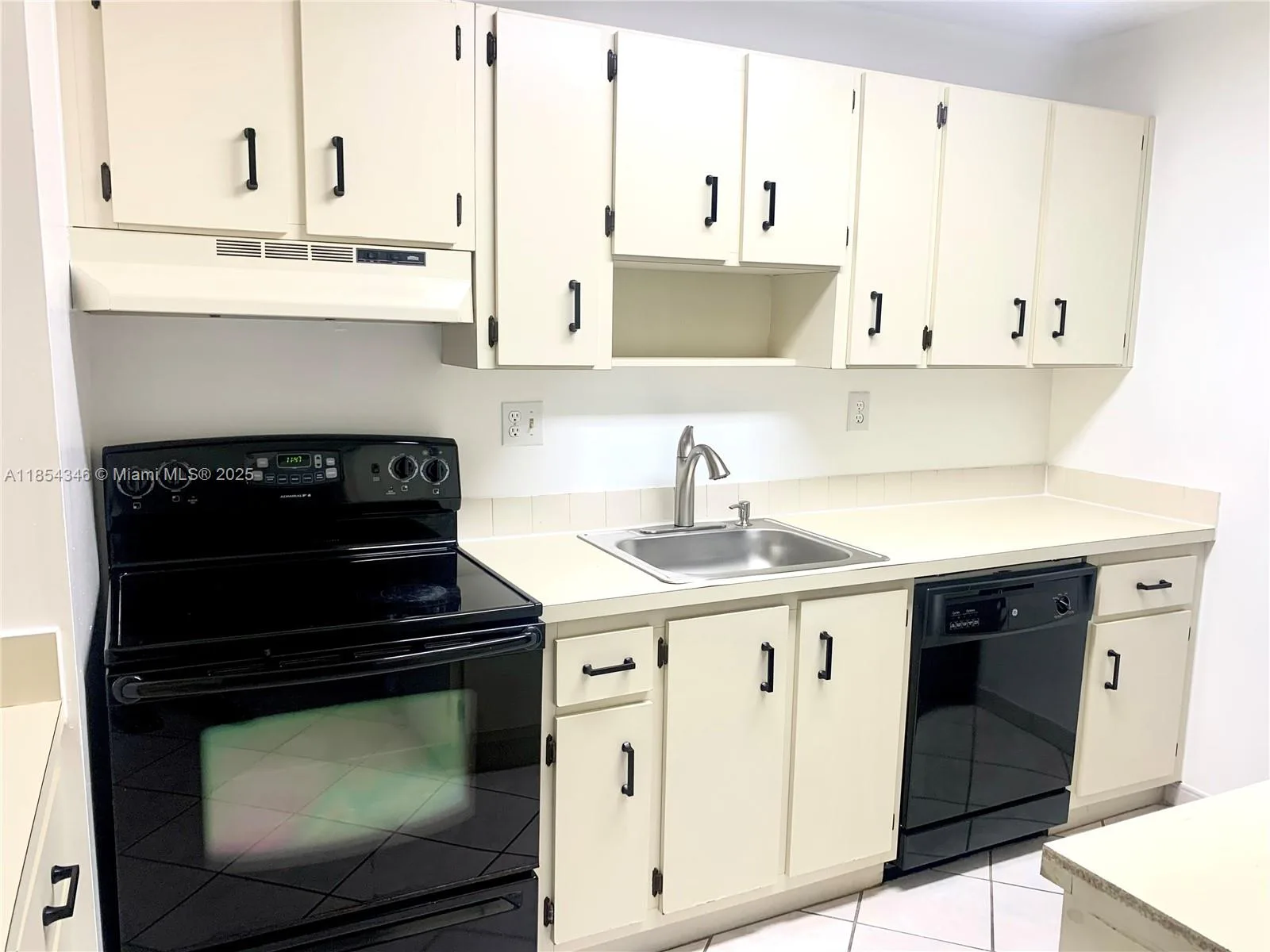 469 NE 207th Ln # 207, Miami, FL 33179 photo 3
