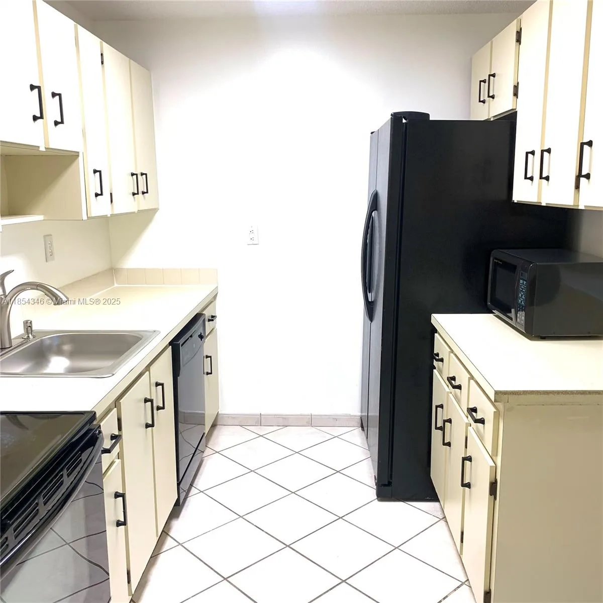 469 NE 207th Ln # 207, Miami, FL 33179 photo 4