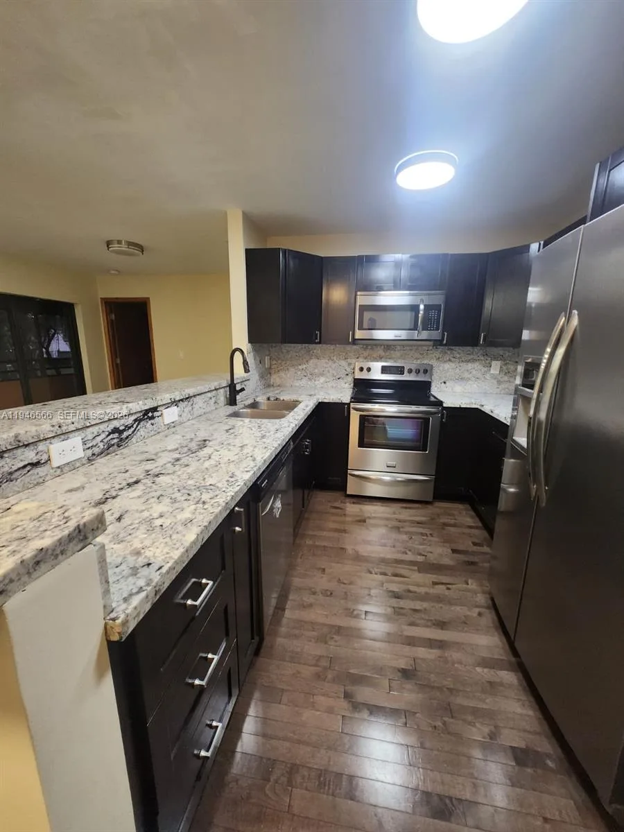 20005 NE 3rd Ct # 6, Miami, FL 33179 — zdjęcie 2