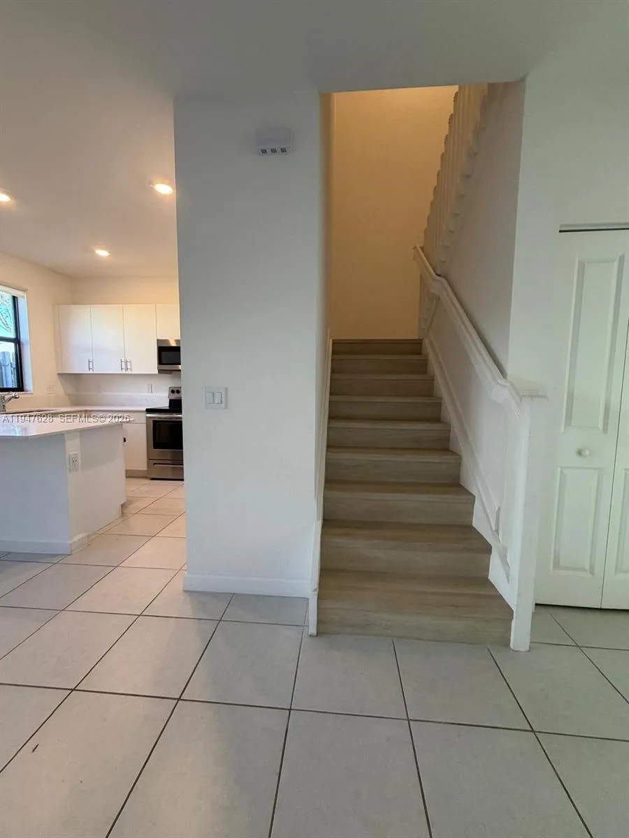 909 NE 211th St, Miami, FL 33179 photo 13