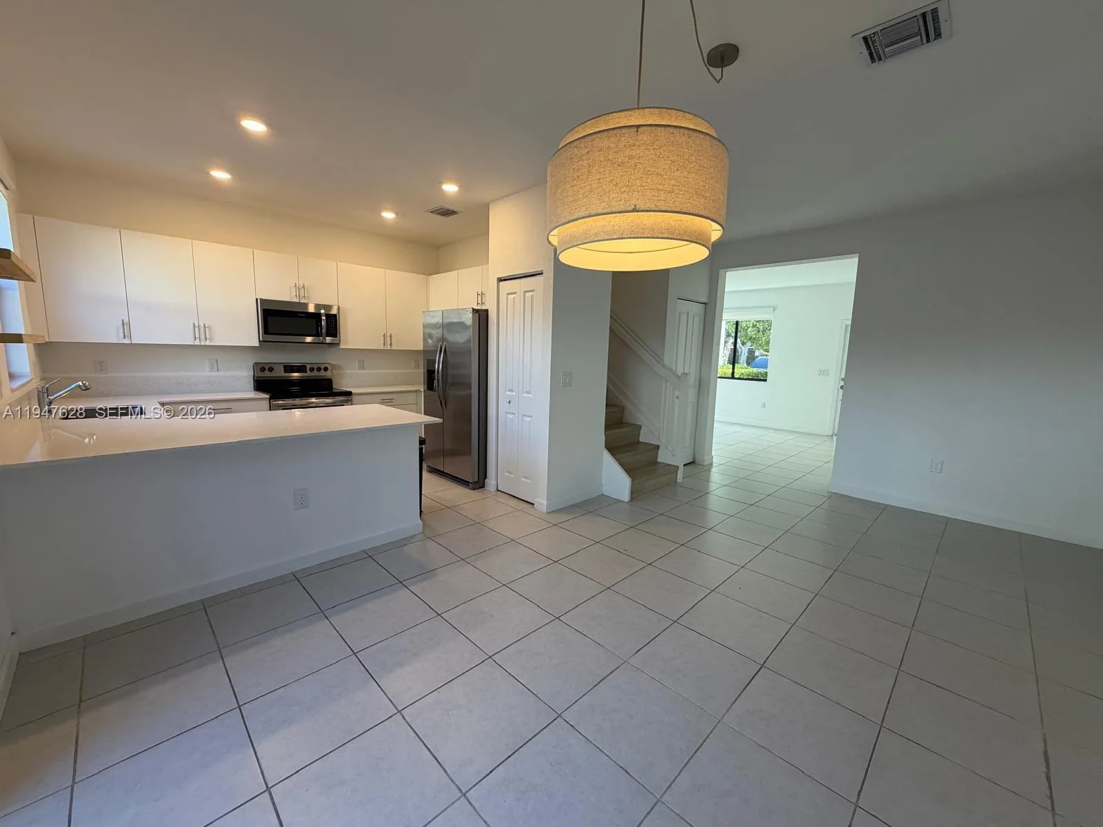 909 NE 211th St, Miami, FL 33179 photo 3