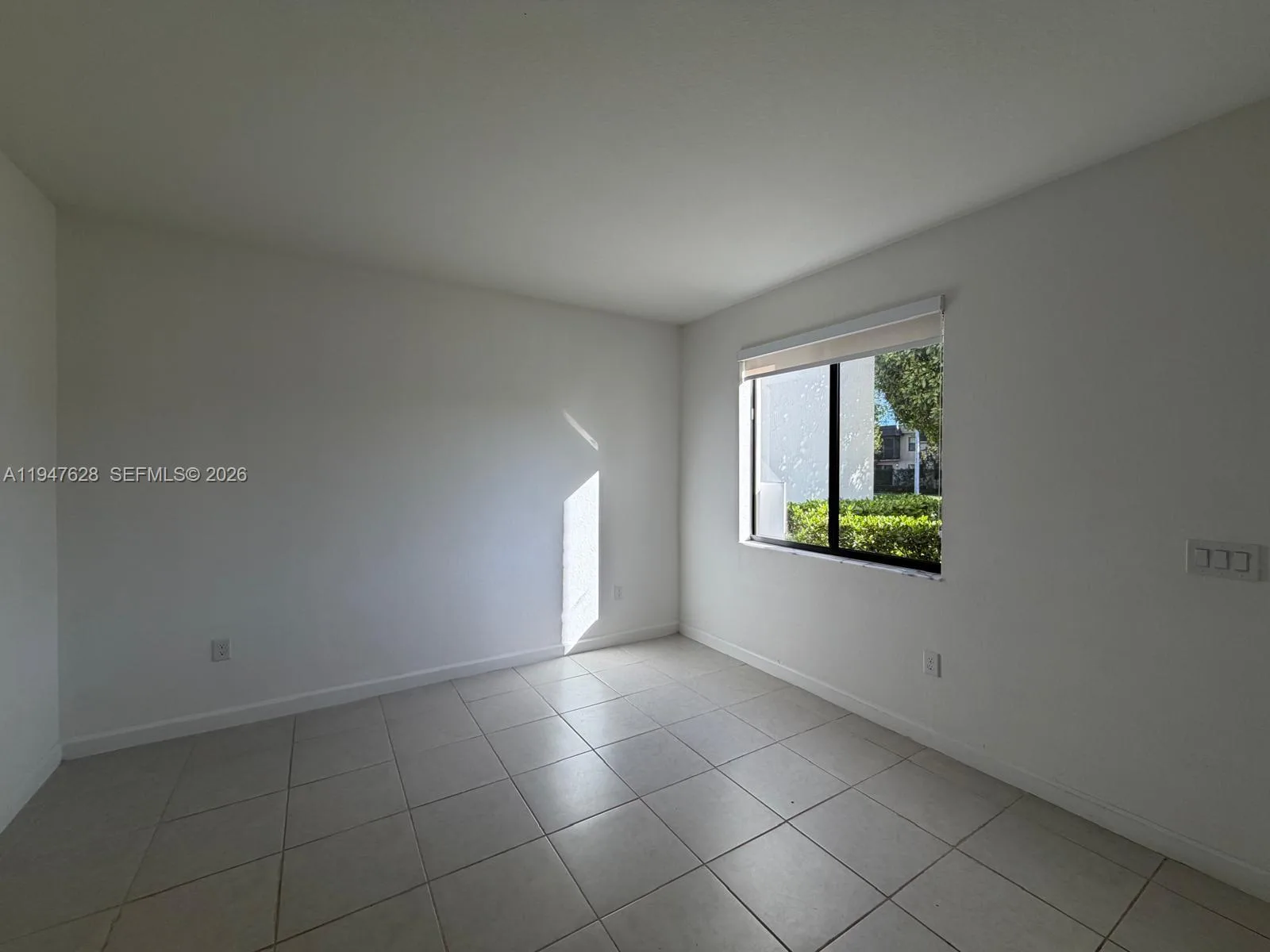 909 NE 211th St, Miami, FL 33179 photo 8