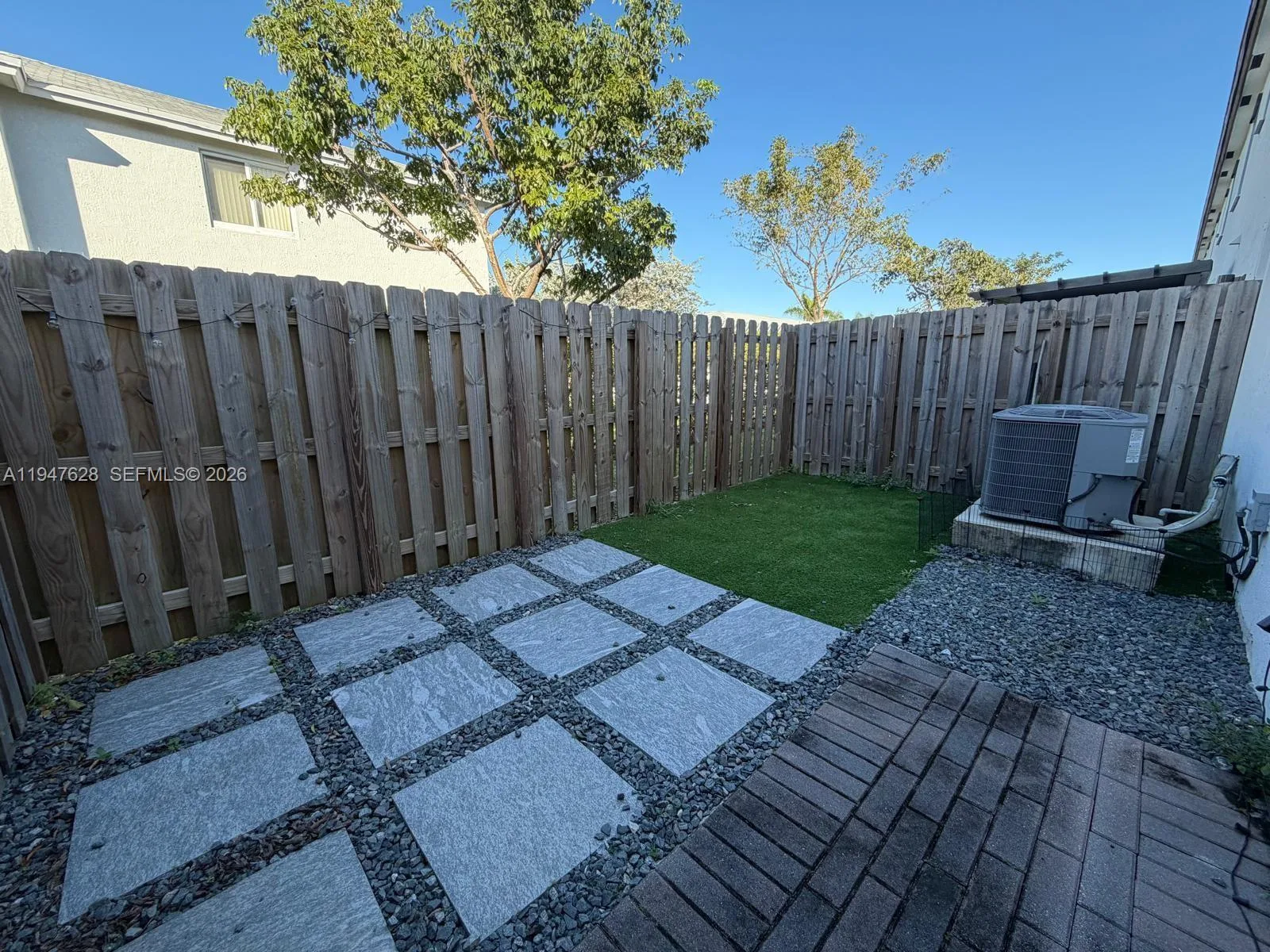 909 NE 211th St, Miami, FL 33179 photo 9