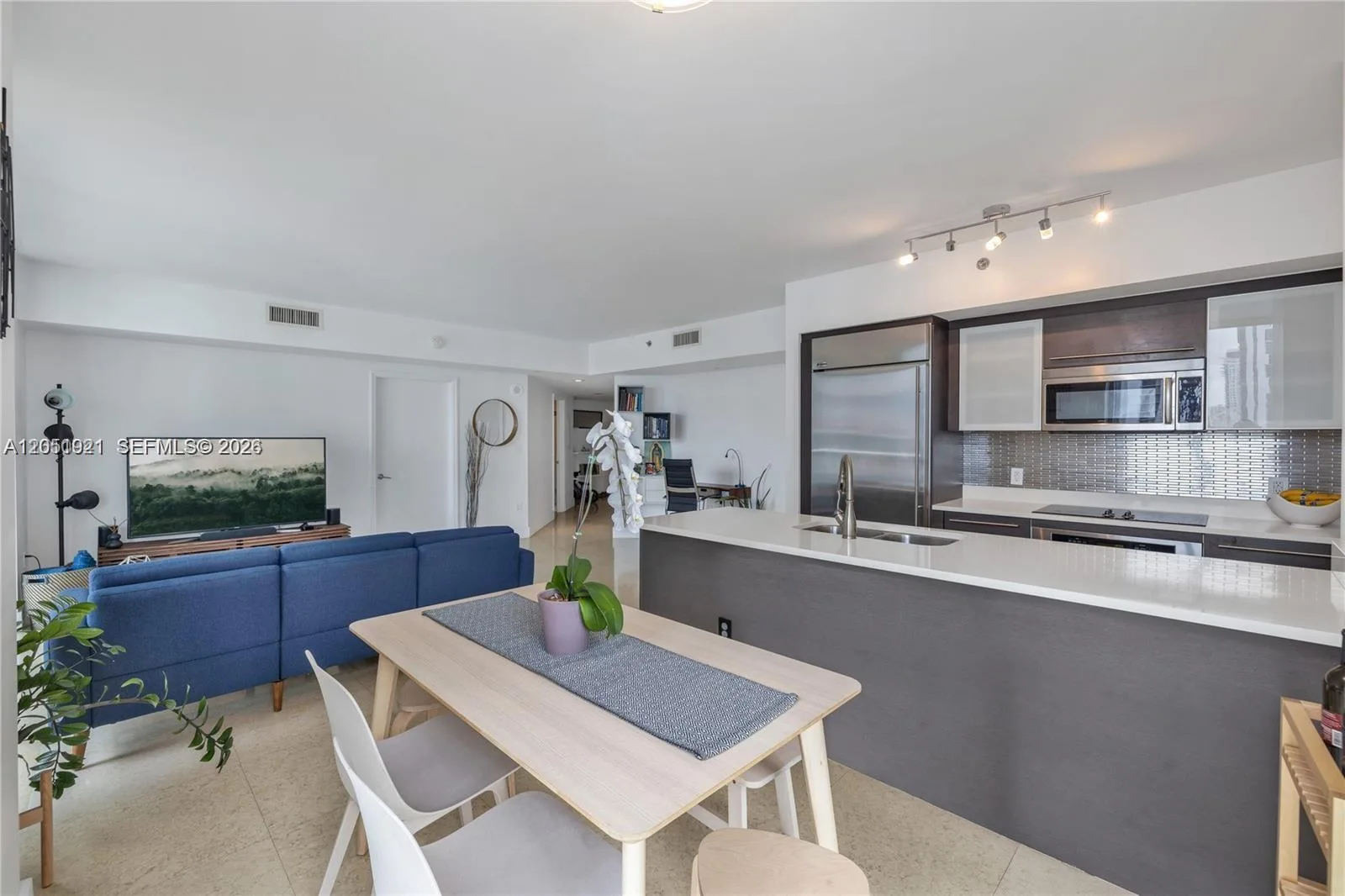 55 SE 6th St # 2001, Miami, FL 33131 photo 4