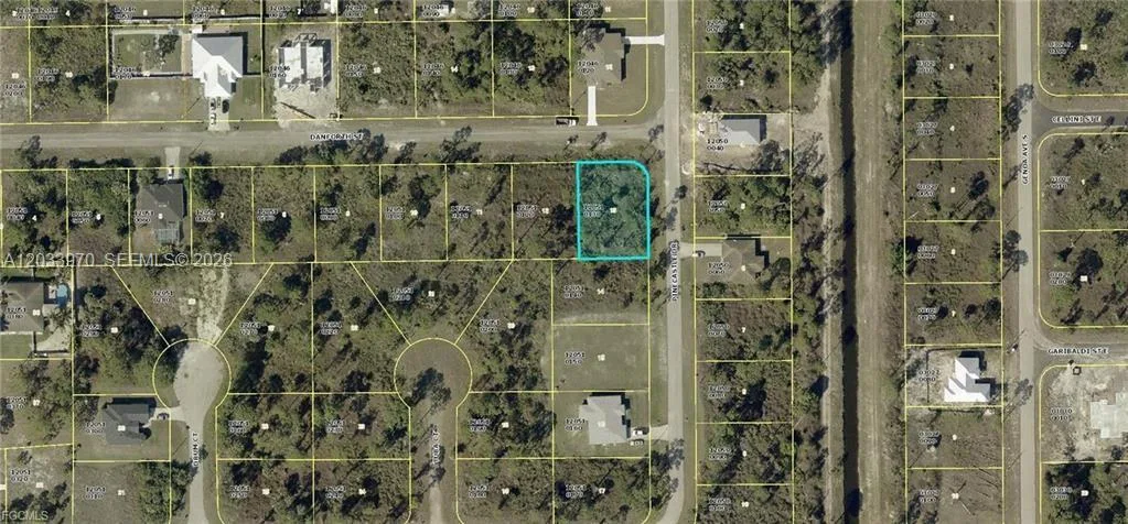 1052 Danforth St, Lehigh Acres, FL 33974