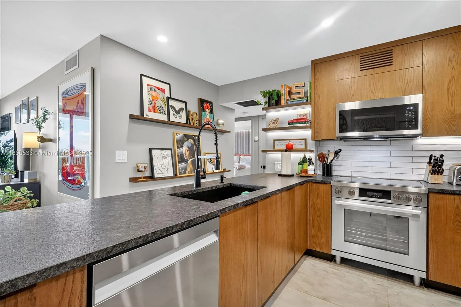 100 Bayview Dr # 526, Sunny Isles Beach, FL 33160 photo 11