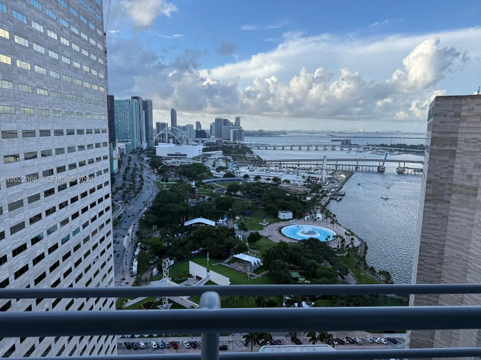 325 S Biscayne Blvd # 3620, Miami, FL 33131