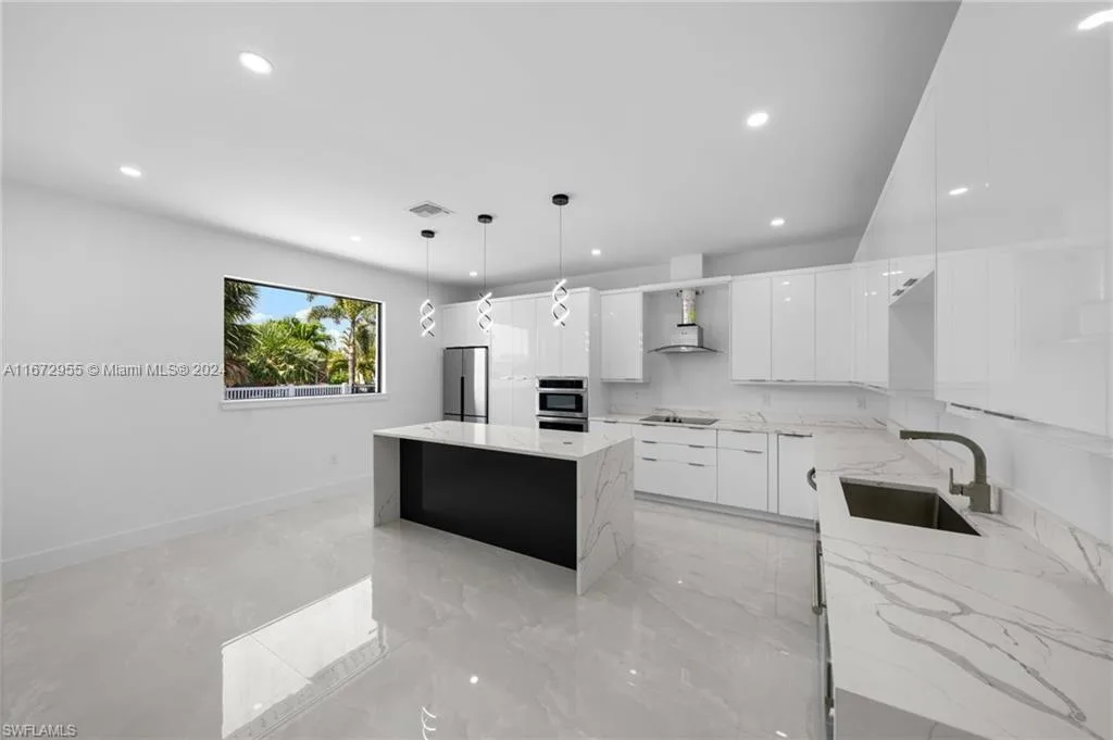 2013 SW 37th Terrace, Cape Coral, FL 33914 photo 3