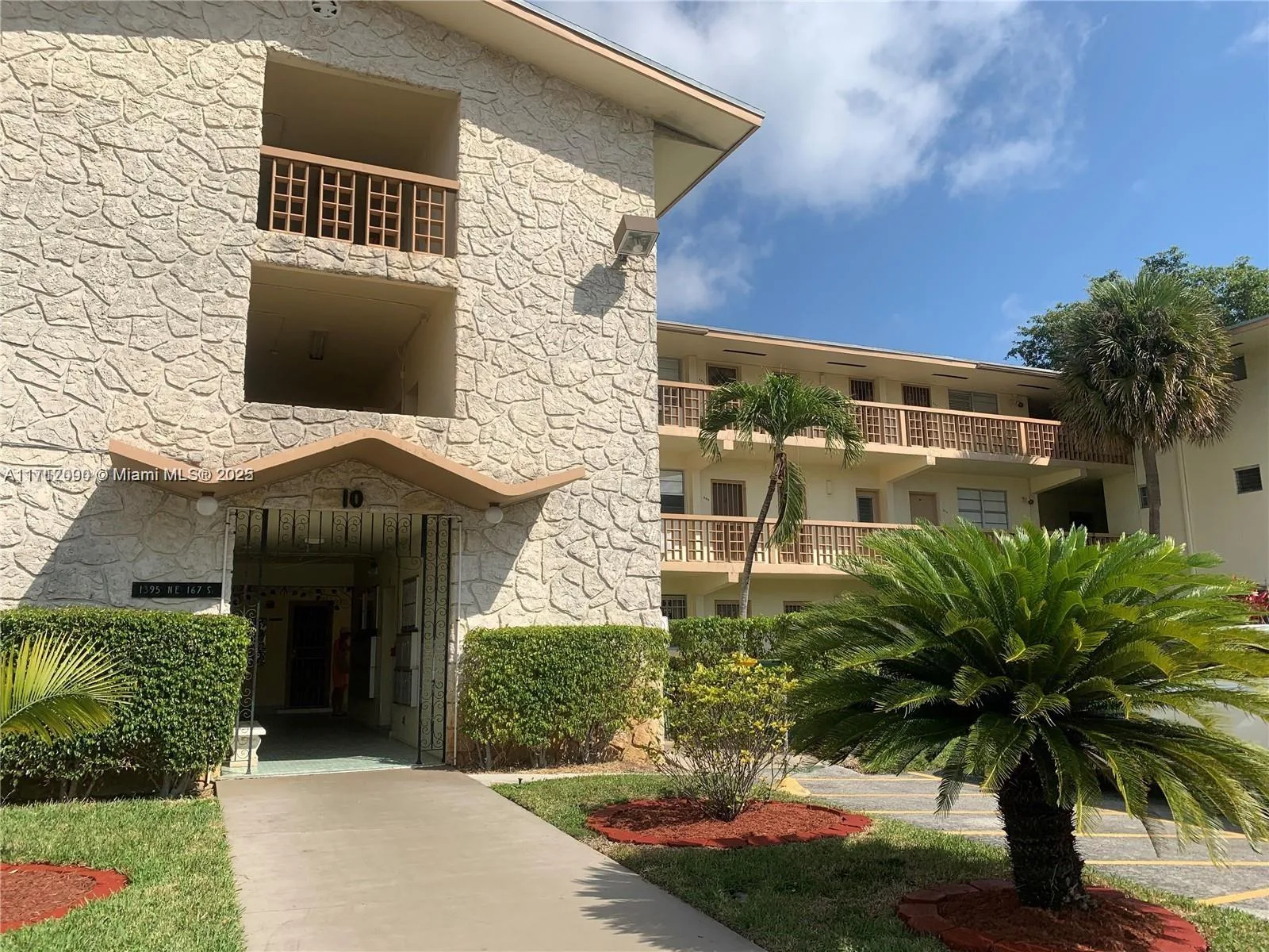 1395 NE 167th St # 209, Miami, FL 33162 photo 3