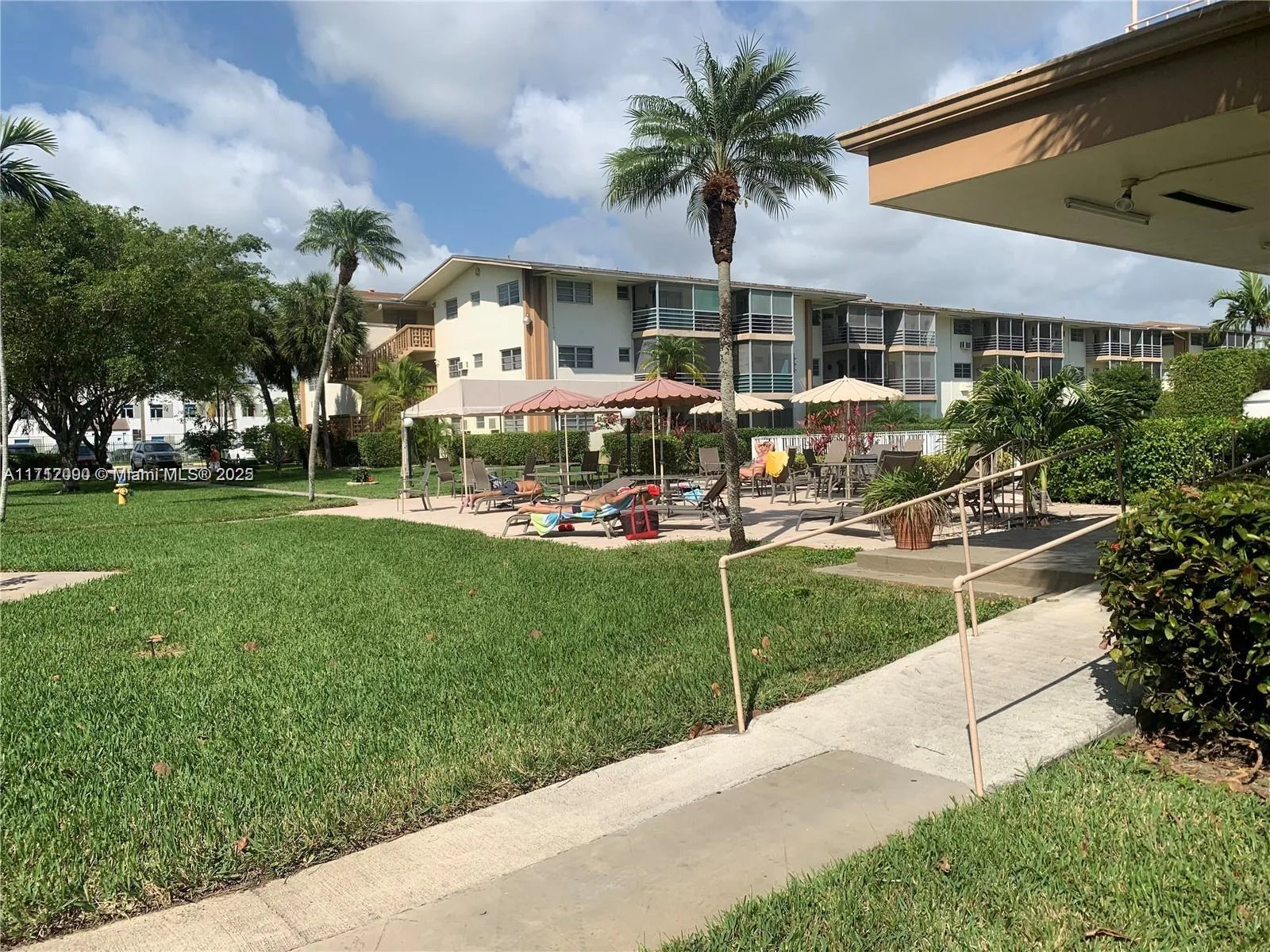 1395 NE 167th St # 209, Miami, FL 33162 photo 5