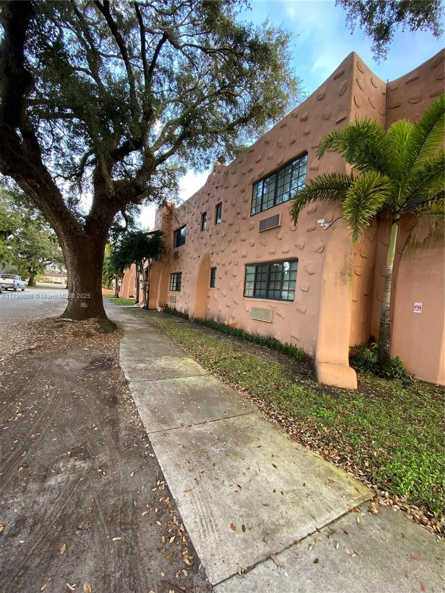 200 Azure Way, Miami Springs, FL 33166 photo 10