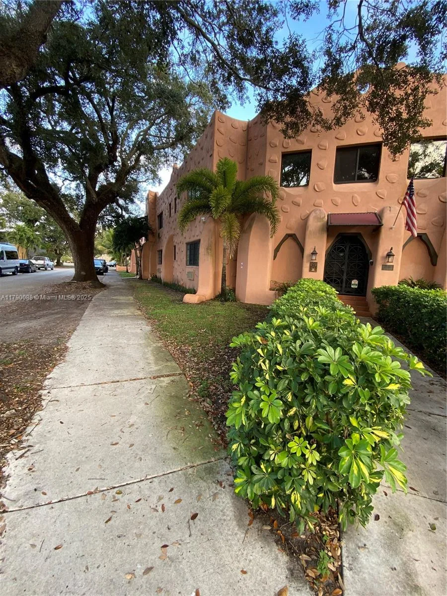 200 Azure Way, Miami Springs, FL 33166 photo 9