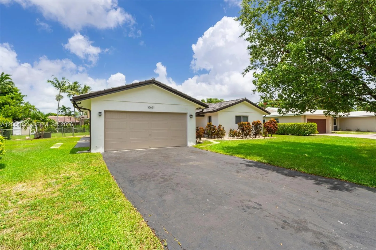 10661 NW 43rd Ct, Coral Springs, FL 33065 photo 2