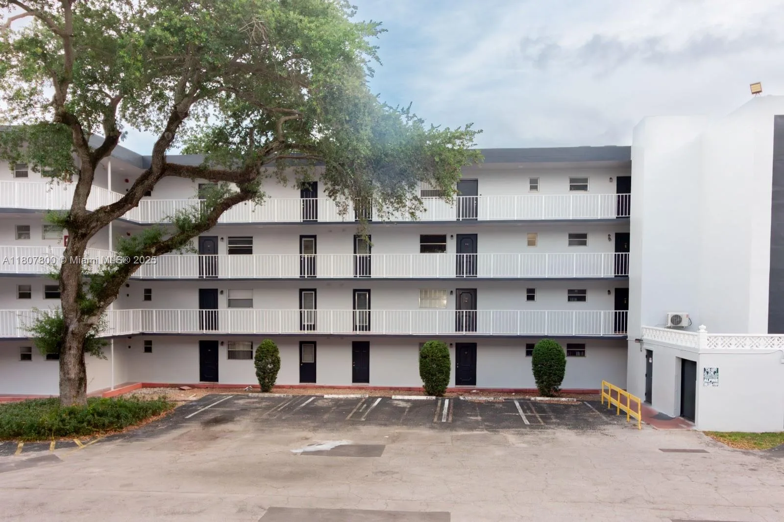 447 NE 195th St # 217, Miami, FL 33179 photo 4