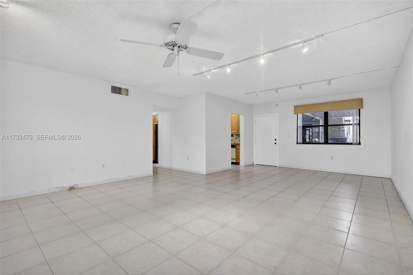 481 Ives Dairy Rd # 105-4, Miami, FL 33179 photo 5