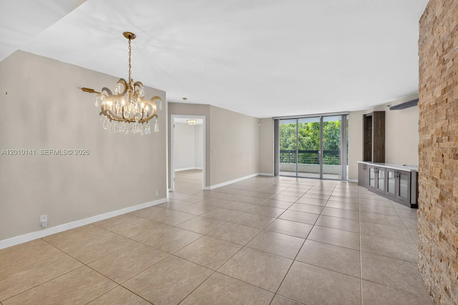 3500 Mystic Pointe Dr # 302, Aventura, FL 33180