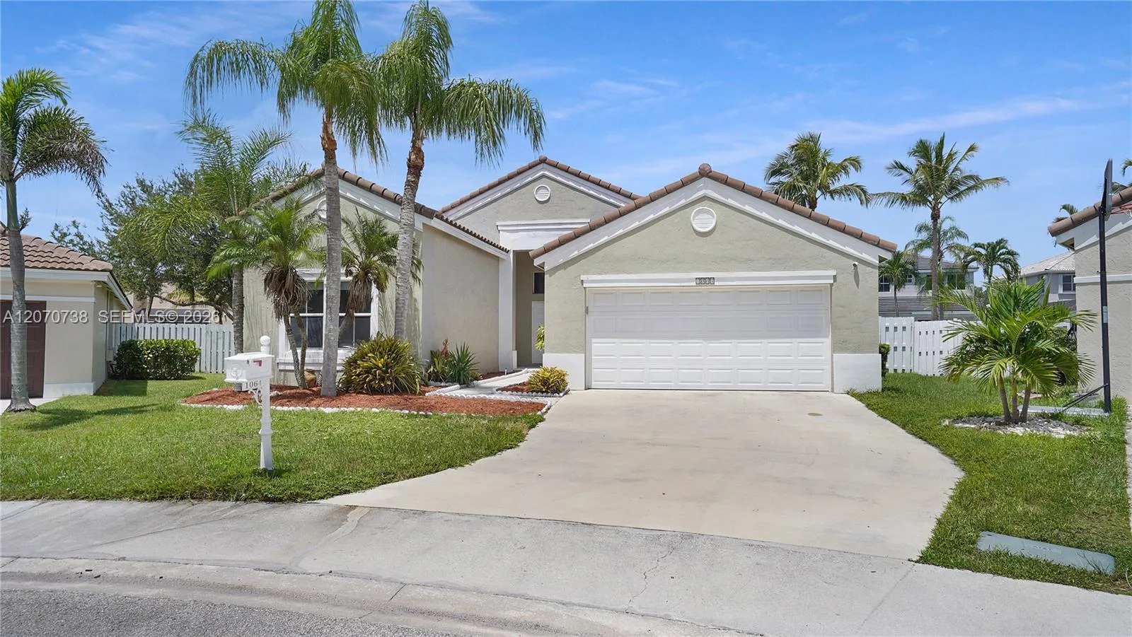 1064 Cedar Falls Dr, Weston, FL 33327